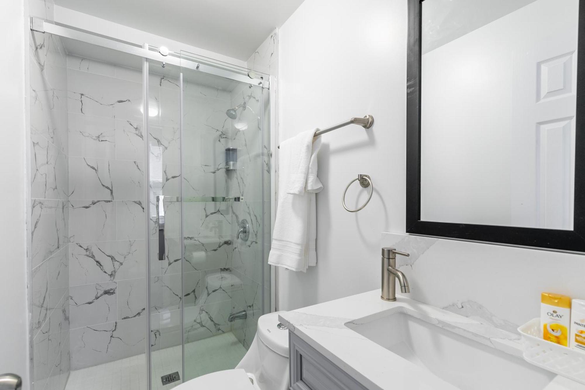 Beautiful Renovated Home 3 Mins Drive To Fall Niagara Falls Extérieur photo