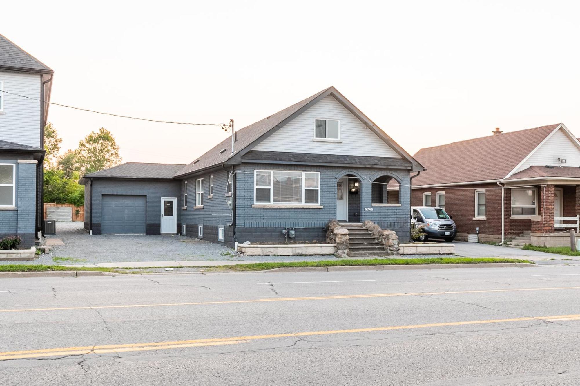 Beautiful Renovated Home 3 Mins Drive To Fall Niagara Falls Extérieur photo