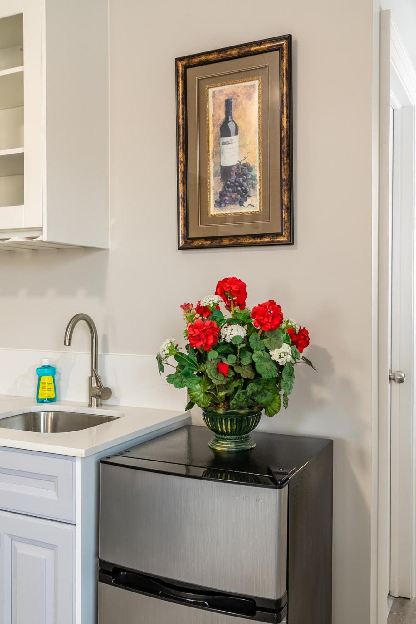 Beautiful Renovated Home 3 Mins Drive To Fall Niagara Falls Extérieur photo