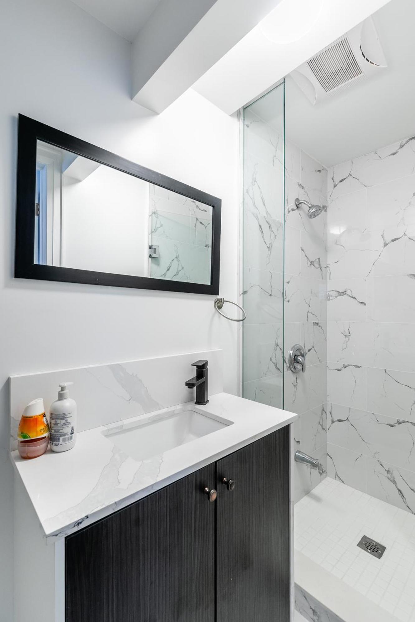 Beautiful Renovated Home 3 Mins Drive To Fall Niagara Falls Extérieur photo